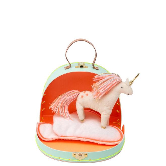 Unicorn Mini Suitcase Doll - dress-up.gr