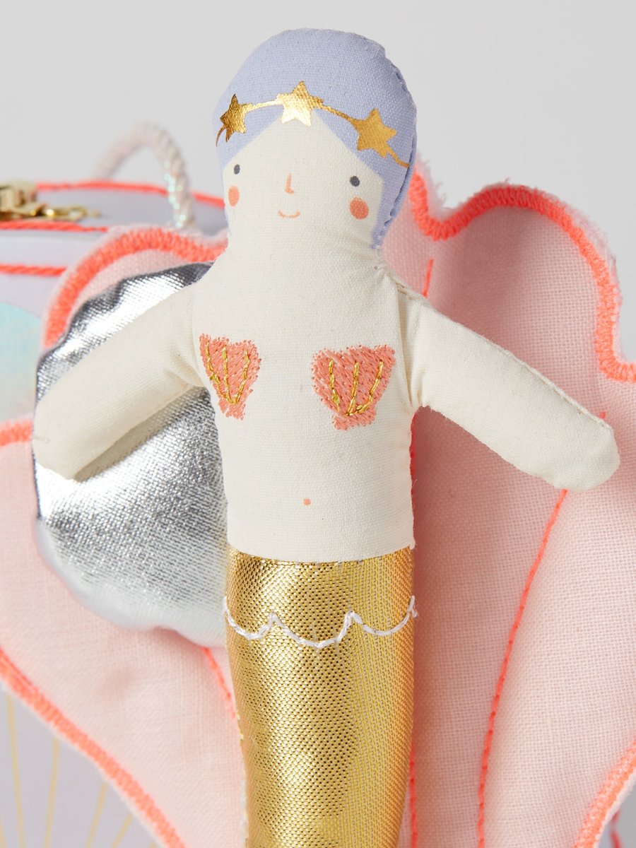 Mermaid Mini Suitcase Doll - dress-up.gr